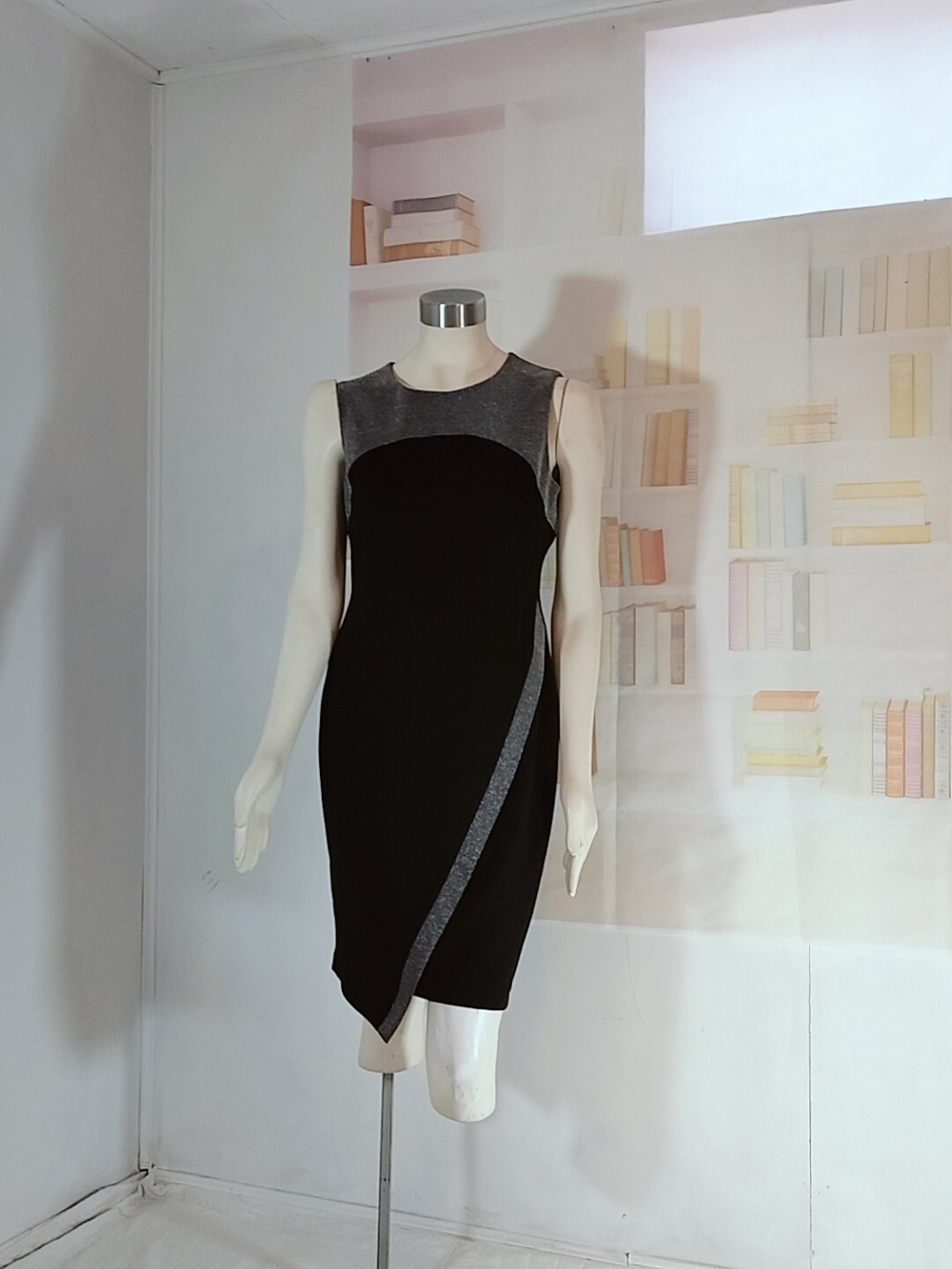 Tommy Hilfiger Black and Gray Sleeveless Sheath Dress